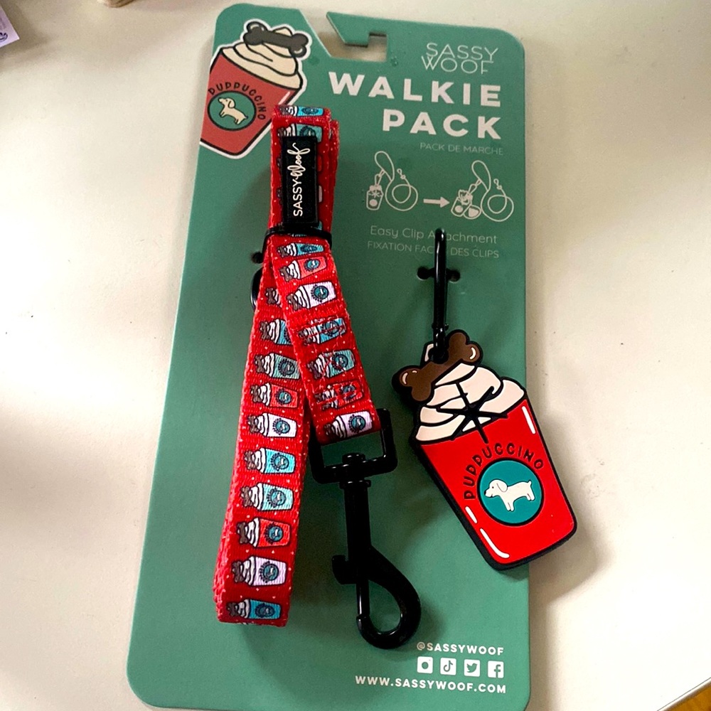 NWT Sassy Woof Puppuccino dog leash and waste bag holder